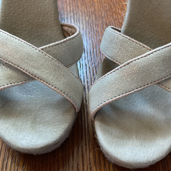 TOMS SHIMMER SINENNA GOLD WITH PINK TRIM Espadrille Sandal Wedges size 7.5 W - Picture 3 of 10